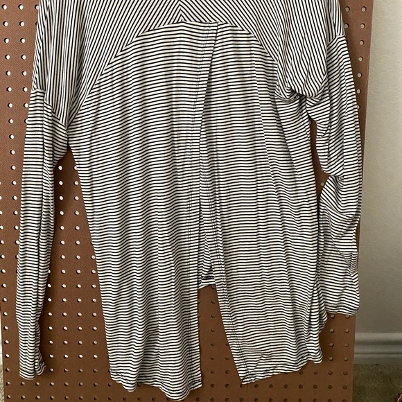 Jo and co top - Picture 3 of 3